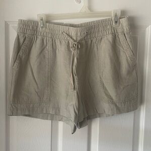 GAP Light Tan Linen shorts medium